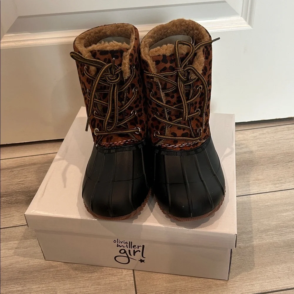 Olivia Miller Girl! Girls leopard print snow rain faux fur lined boots size 3